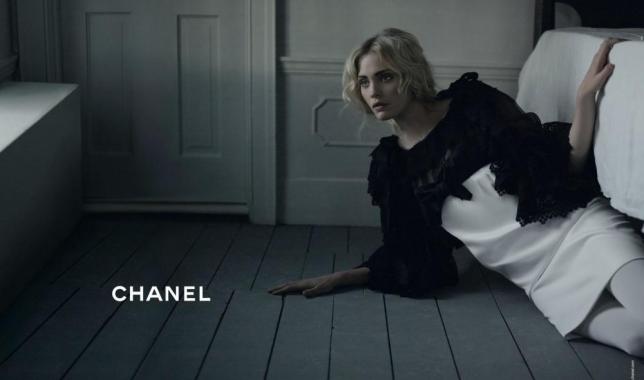 campagne-chanel-spring-summer-2011-black-and--L-FrOBDu.jpeg